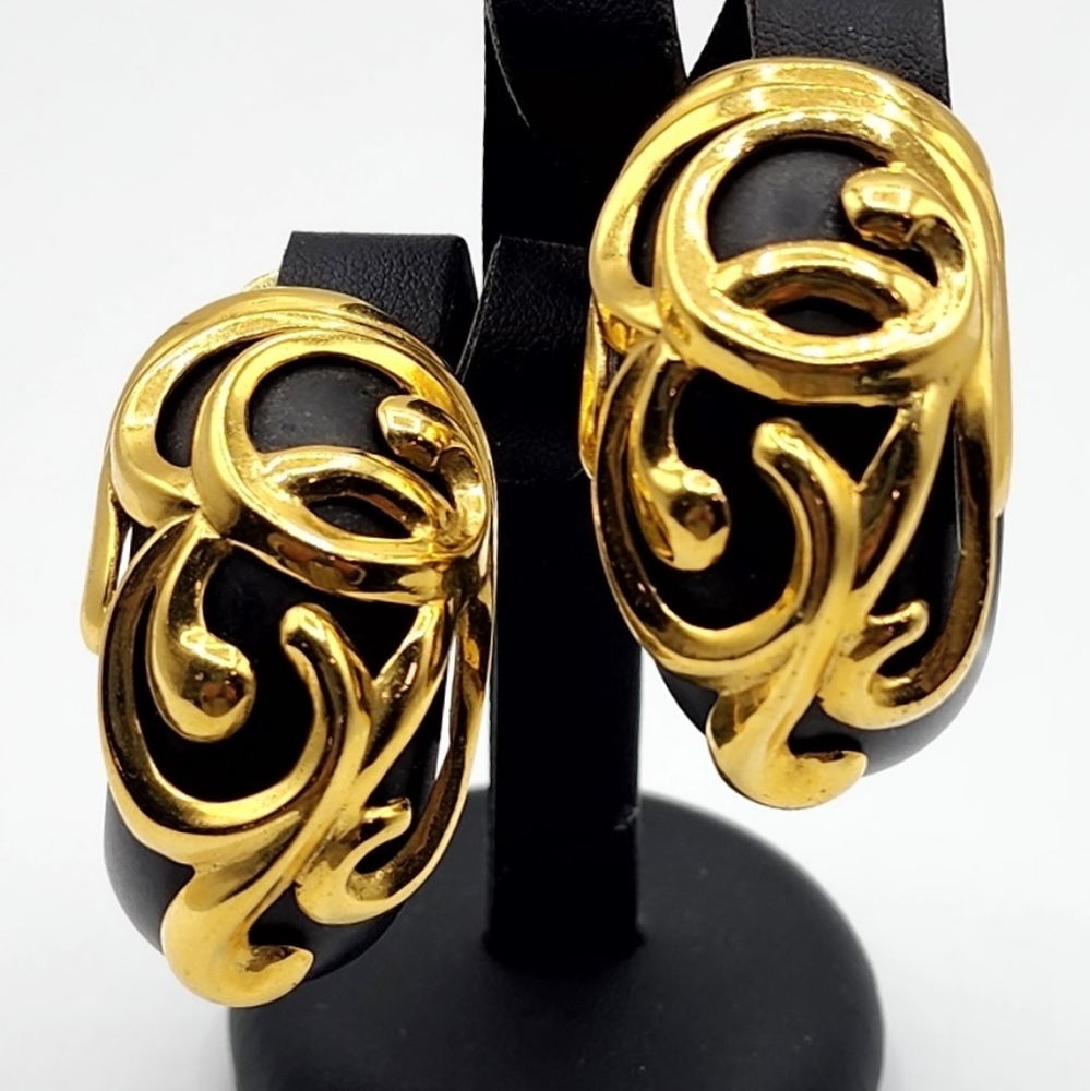 Vtg Unsigned Inna Cytrine Gold Plated & Black Lucite Statement Half Hoop Earrigs